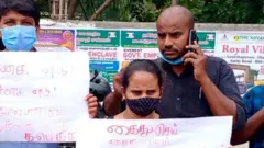 ஒட்டர்பாளையம் கிராம நிர்வாக அலுவலர் அலுவலகத்தில் நடந்ததாக கூறப்படும் சாதிக் கொடுமைக்கு காரணமானவர்கள் மீது நடவடிக்கை எடுக்க வலியுறுத்தி நடத்தப்பட்ட ஆர்ப்பாட்டம்.