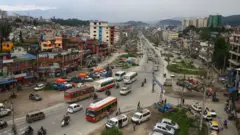लकडाउन खुलेपछि सडकमा सवारी साधनको सङ्ख्या बढेको छ