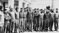 ડિસેમ્બર, 1971માં પાકિસ્તાનના કૅમ્પમાં રહેલા ભારતીય સૈનિકો.
