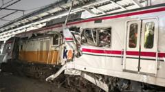 tabrakan-dua-kereta-di-stasiun-bekasi-timur-evakuasi-penumpang-masih-berlangsung