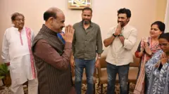 লোকসভার স্পিকার ওম বিড়লার (বাঁদিক থেকে দ্বিতীয়) সঙ্গে দেখা করলেন নতুন দল এনসিপিআই-তে যোগ দেওয়া সাবেক তৃণমূল সংসদ সদস্যরা