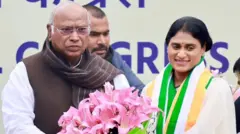కాంగ్రెస్‌లో చేరిన షర్మిల