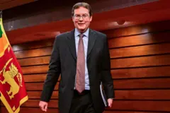 මෑත වසරවලදී ශ්‍රී ලංකාවේ ආර්ථික ප්‍රකෘතිය අගය කරමින් ඔහු මේ අදහස් පළ කළේ, ඇමෙරිකාවේ වොෂින්ටන් නුවරදී අද (මාර්තු 04 වැනිදා) පැවති ප්‍රවෘත්ති සාකච්ඡාවකදීය.