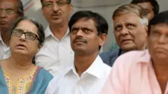 పన్ను చెల్లింపుదారులు ప్రతీకాత్మక చిత్రం