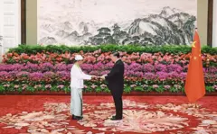 စစ်ကောင်စီခန့် မြန်မာသံအမတ် တရုတ်သမ္မတထံ     သံတမန်ခန့်အပ်လွှာ အပ်