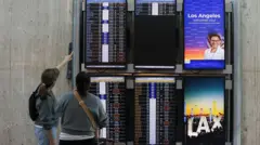 ফ্লাইট বাতিলের সংখ্যা ক্রমশ বাড়বে বলে জানানো হয়েছে