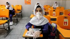 کرونا و سال تحصیلی جدید در ایران؛ آموزش و پرورش و نظام پزشکی دو حرف متضاد می‌زنند