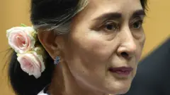 နိုင်ငံရေးခရီးကြမ်းထဲက မွေးနေ့ရှင် ဒေါ်အောင်ဆန်းစုကြည်