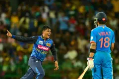 සංචාරක ඉන්දීය කණ්ඩායම සමග පැවැති  දෙවන එක්දින තරගයෙන් ලකුණු 32ක ජයග්‍රහණයක් වාර්තා කිරීමට ශ්‍රී ලංකා කණ්ඩායම (අගෝස්තු 04) සමත් විය.