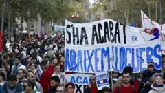 Protesta contra los altos precios de los alquileres