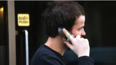 momak i telefon