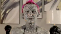 એ મહિલા જેનું આખું શરીર ટૅટુથી ઢંકાયેલું છે