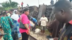 Ọkọ oju irin to yawọ atawọn ero to gbe, wọn duro sibi ti isẹlẹ naa ti waye