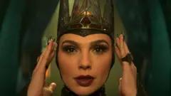 Gal Gadot como Rainha Má