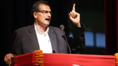 माओवादी नेता अग्निप्रसाद सापकोटा 