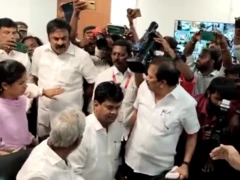 அதிமுக - திமுக இடையே மோதல்