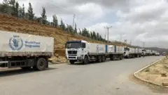 የዓለም ምግብ ፕሮግራም እርዳታን የጫኑ ተሽከርካሪዎች [ከፋይል] 