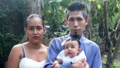Zoyla Torres con su esposo Manuel y su hija