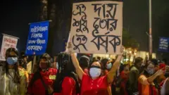 ধর্ষণের বিরুদ্ধে বিক্ষোভ