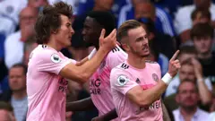 Leicester players dey celebrate dia goal against Chelsea