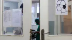 روغتیا وزارت وايي، کورونا په افغانانو کې رواني ستونزې ډېرې کړې دي