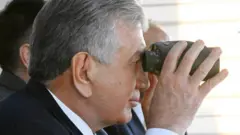 Durbin ushlab turgan Shavkat Mirziyoyev