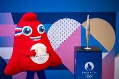 पॅरिस ऑलिंपिक मॅस्कॉट फ्रिज 