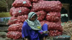 పాకిస్తాన్‌లో కొండెక్కిన ఉల్లి ధర