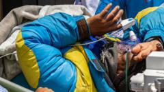 Comiendo chocolate y masticando hielo: el guía dado por muerto en el Everest relató a la BBC cómo sobrevivió 6 días en la montaña más alta del mundo