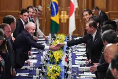 Lula aperta mão do primeiro-ministro japonês, Shigeru Ishiba