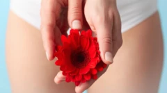 ርሕማ ብዕንባባ ዝሸፈነት ጓል ኣንስተይቲ