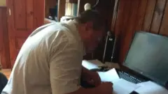 священник
