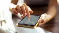 মোবাইল ফোন।