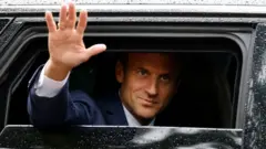 Shugaba Macron na bukatar ganawa da manyan 'yan hamayya