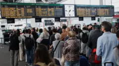 ایستگاه قطار و بازگشت تدرجی وضعیت به حالت عادی 