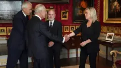 Kraliçe İkinci Elizabeth'in ölümünden sonra Sinn Fein liderleri Kral Charles'a başsağlığı dilemişlerdi
