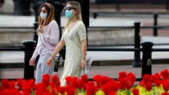 Британ бийлиги жарандарын зарылчылык болбосо, сыртка чыкпай турууга үндөп жатат