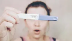 Женщина с тестом