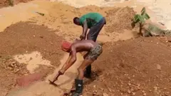 مناجم الذهب غير المشروعة تقتل الأنهار وسبل العيش في غانا