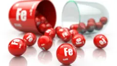 લેટિનના ‘ફેરમ’ પરથી આયર્નનો રાસાયણિક સંકેત ‘Fe’ નક્કી કરાયો છે

આયર્ન, લોહતત્ત્વો, ખોરાક, ડાયટ, પોષણ, બીબીસી ગુજરાતી 