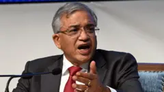 मुख्य निवडणूक आयुक्त ज्ञानेश कुमार यांनी पत्रकार परिषद घेत निवडणूक आयोगाची भूमिका स्पष्ट केली. 