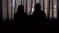 امرأتان