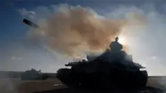 د جنرال خلیفه حفتر ځواکونه هڅه کوي پلازمېنه ونیسي.