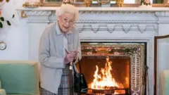 राणी एलिझाबेथ डॉक्टरांच्या सल्ल्यानुसार वैद्यकीय निरीक्षणाखाली