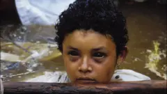 Omaira Sánchez, fotografada enquanto estava presa na lama que soterrou Armero