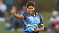 මල්කි මදාරා නවසීලන්තයට එරෙහිව කඩුල්ලක් දවා ගැනීමේ ප්‍රීතිය සමරමින්