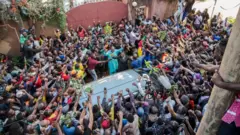 Les militants de Maurice Kamto ont tenu à assister à la sortie de prison de leur leader.