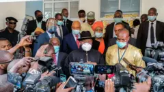 Ggodluck Jonathan na-agwa ndí ntaakúkó okwu