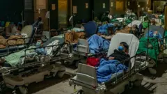 香港醫院外病人長時間等候