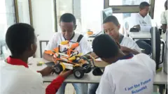 በዳይናሞ የቴክኖሎጂ ማዕከል ከሚማሩ ታዳጊዎች መካከል ጥቂቶቹ